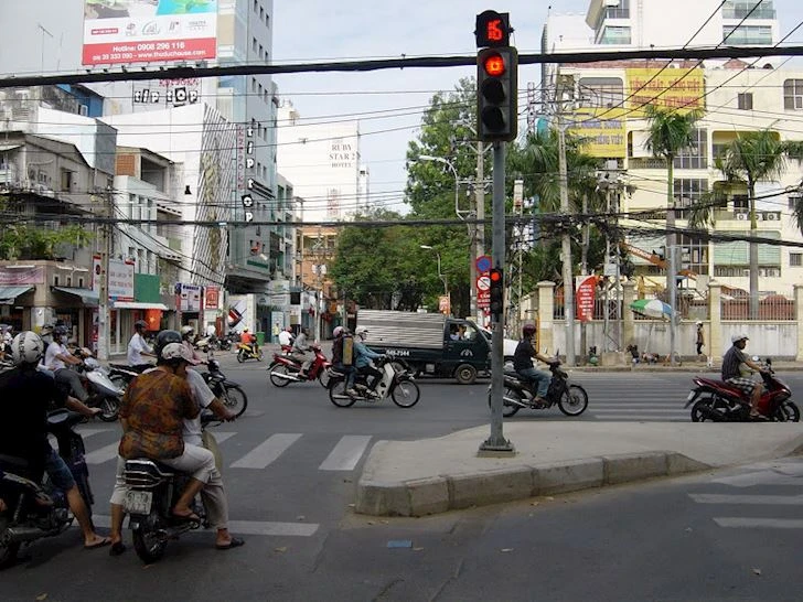 Nhiều bạn đọc khẳng định việc cơ quan soạn thảo chỉnh lý theo đề nghị của đại biểu Quốc hội về tín hiệu đèn vàng là rất 'hoan nghênh'. Ảnh: T.N