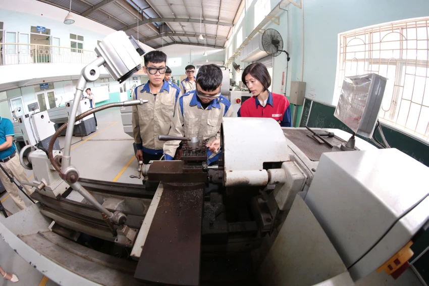 Hàng nghìn sinh viên cao đẳng đang mong chờ được thi. Ảnh: P.PHONG