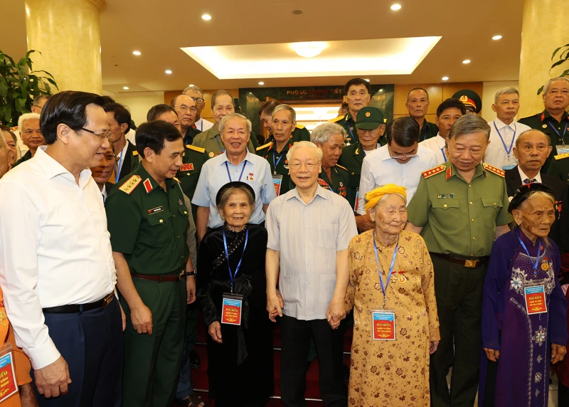 Kỷ niệm 77 năm ngày thương binh liệt sĩ.