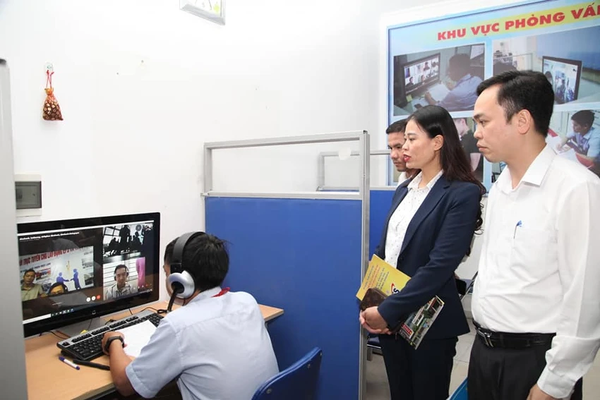 nhận trợ cấp thất nghiệp