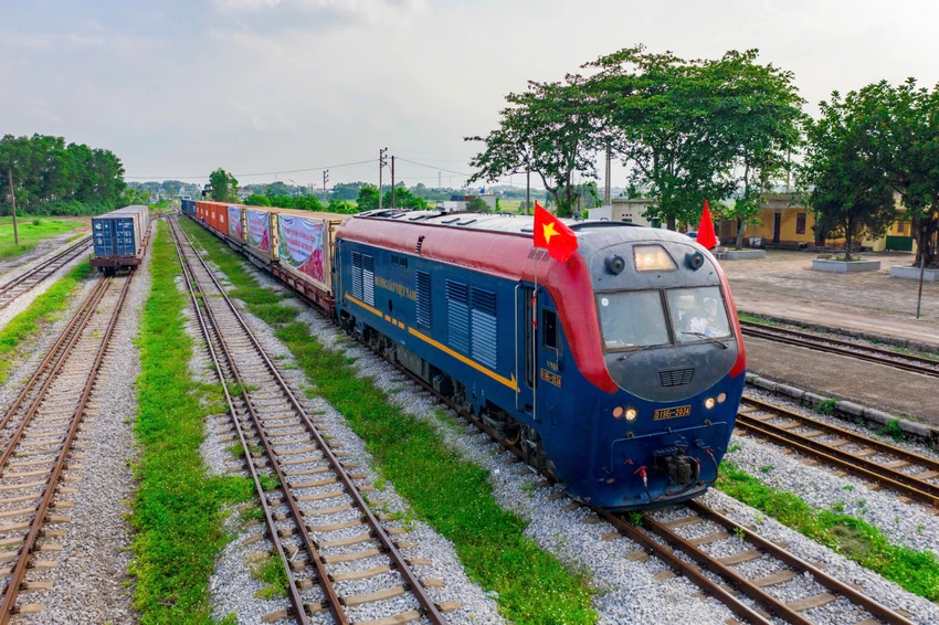 Ngành đường sắt nhận vận chuyển miễn phí hàng cứu trợ từ hôm nay. Ảnh: P.PHONG