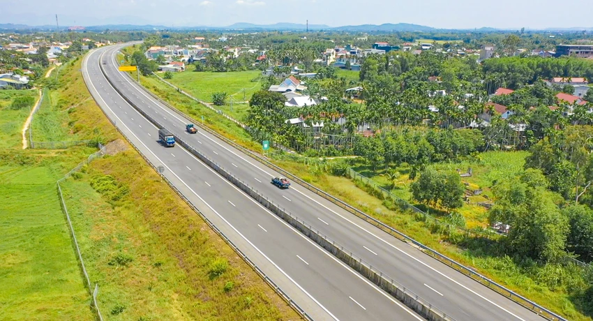 Tuyến cao tốc Đà Nẵng - Quảng Ngãi. Ảnh: N.HÂN