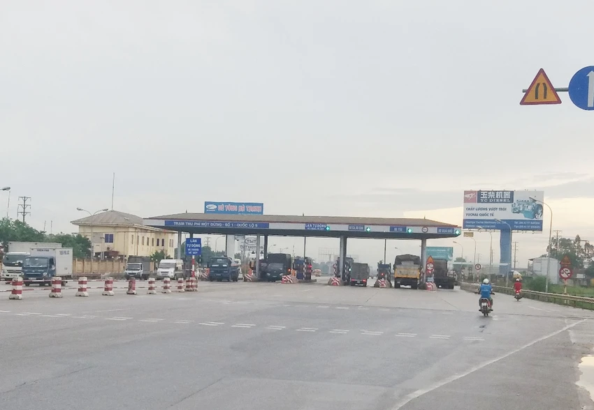 Từ ngày 1-1-2025, một số nhóm xe không phải trả phí BOT khi qua trạm. Ảnh: V.LONG