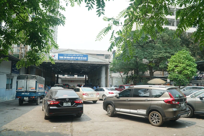 Cục Đăng kiểm khẳng định không có quy định nào bắt buộc chủ xe phải trình các giấy tờ vay tiền của ngân hàng. Ảnh: P.HÙNG