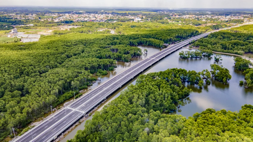 Cao tốc Bến Lức - Long Thành đang được đưa vào khai thác tạm hai đoạn đầu tuyến và cuối tuyến trong dịp Tết này. Ảnh: V.LONG