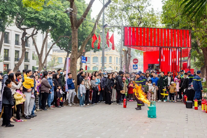 pho-di-bo-hoan-kiem--.jpg