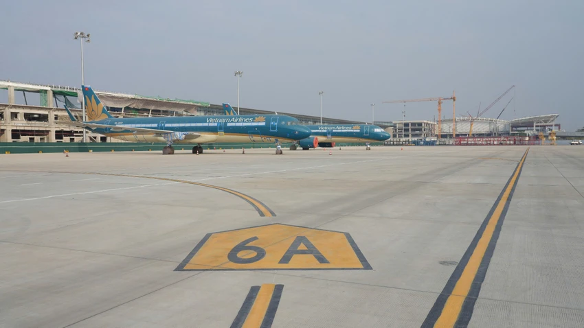 Sân bay Tân Sơn Nhất và Nội Bài dự kiến có thời điểm sẽ ùn tắc cục bộ. Ảnh: V.LONG