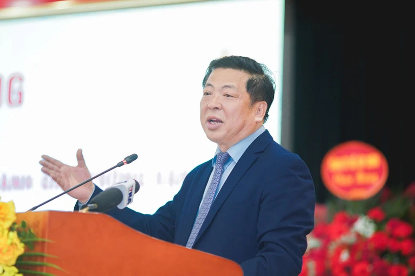 Bộ trưởng Trần Hồng Minh phát biểu tại lễ kỷ niệm 80 năm ngành giao thông và xác định phải khởi công đường sắt cao tốc Bắc - Nam. Ảnh: BXD
