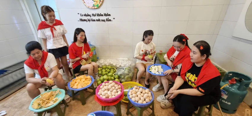 người dân xem diễu binh