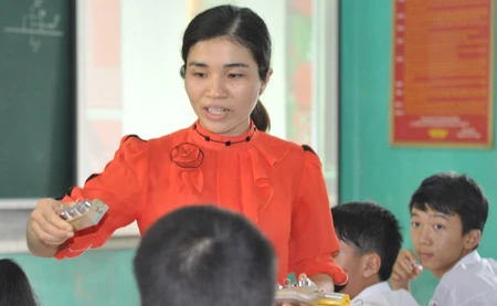 Tiến sĩ, Trường ĐH Sư phạm Hà Nội, Nguyễn Hữu Hợp, giáo viên, tiểu học Tiến sĩ, Trường ĐH Sư phạm Hà Nội, Nguyễn Hữu Hợp, giáo viên, tiểu học