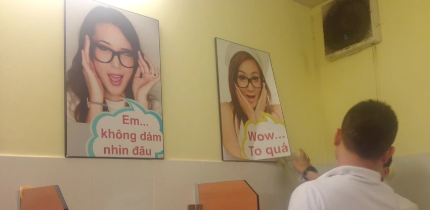 Vụ "bé" Xuân Mai bị trưng ảnh phản cảm: quán nhậu đã tháo hình ảnh 1 Vụ "bé" Xuân Mai bị trưng ảnh phản cảm: quán nhậu đã tháo hình ảnh 1