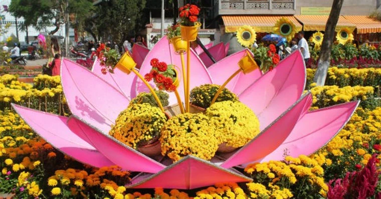 Rực rỡ đường hoa Tết 2015 ở Sài Gòn ảnh 2 Rực rỡ đường hoa Tết 2015 ở Sài Gòn ảnh 2
