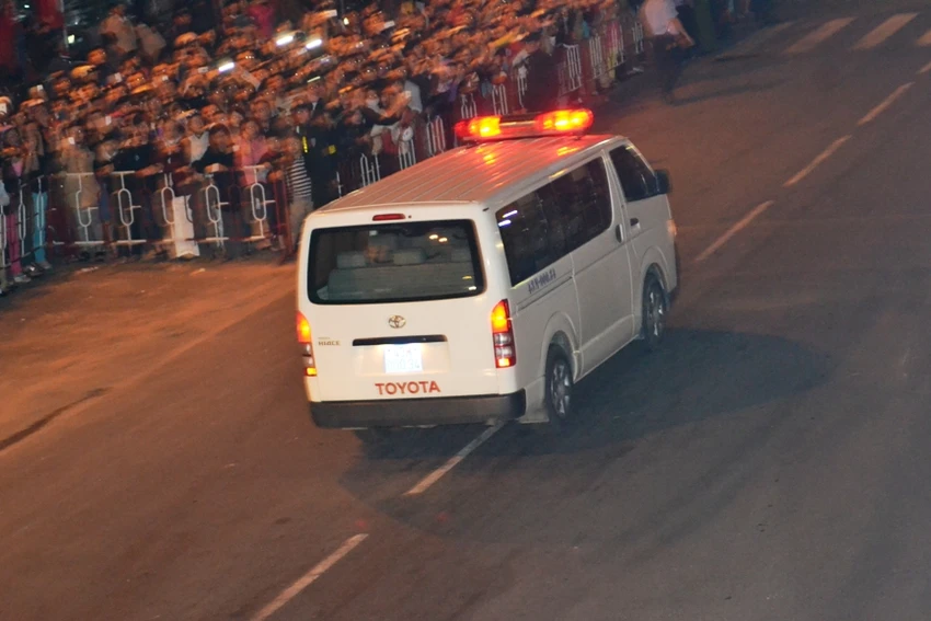 Người dân đón chờ ông Nguyễn Bá Thanh trở về ảnh 4 Người dân đón chờ ông Nguyễn Bá Thanh trở về ảnh 4