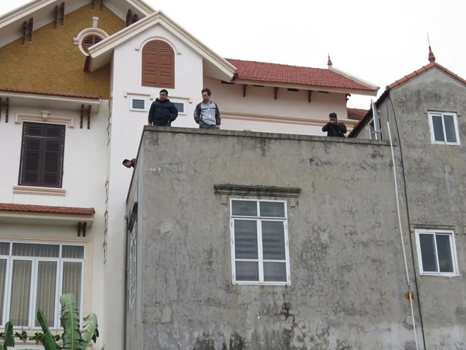 Lực lượng công an khám nghiệm hiện trường Lực lượng công an khám nghiệm hiện trường