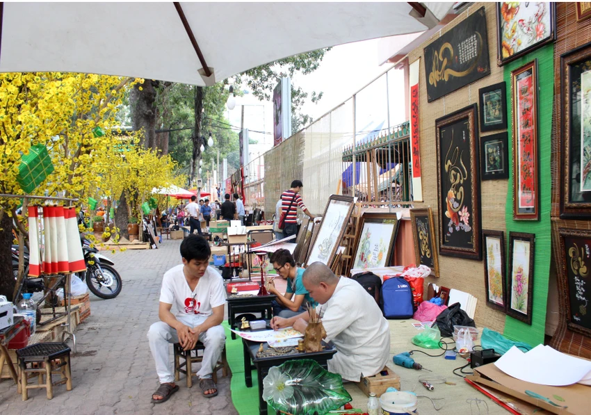 TP.HCM: Già trẻ dắt nhau xuống phố ông đồ ảnh 15 TP.HCM: Già trẻ dắt nhau xuống phố ông đồ ảnh 15