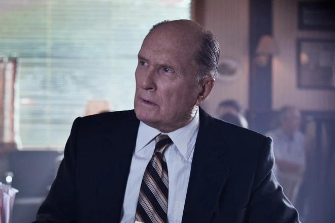 Nhờ bộ phimThe Judge, tài tử Robert Duvall có đề cử Oscar thứ 7 trong sự nghiệp. Năm nay, ông tranh tài ở hạng mụcNam diễn viên phụ xuất sắc. Lần đầu tiên Robert Duvall có được vinh dự này cũng ở hạng mục tương tự với bộ phim kinh điểnThe Godfather, cách đây đã 42 năm. Kỷ lục về khoảng cách giữa đề cử Oscar đầu tiên và cuối cùng trong sự nghiệp hiện vẫn thuộc về minh tinh Katherine Hepburn với 48 năm. Song, Robert Duvall lại lập nên một kỷ lục khác: ông là diễn viên cao tuổi nhất từng được nhận đề cử Oscar khi năm nay đã bước sang tuổi 84. Những điều thú vị cực kỳ ít biết về Oscar 2015