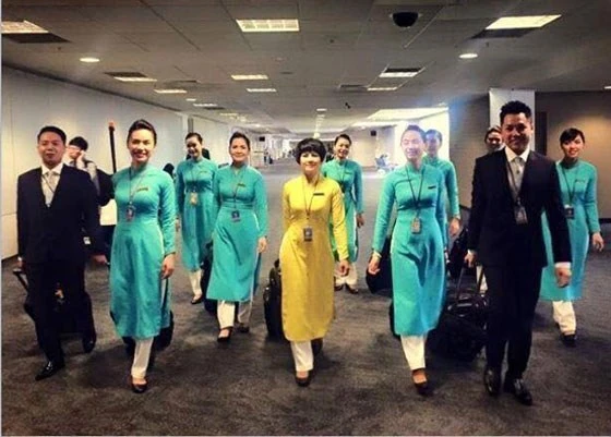 Ca sĩ Đàm Vĩnh Hưng: Đồng phục mới của Vietnam Airlines – Không “like” nổi! ảnh 1