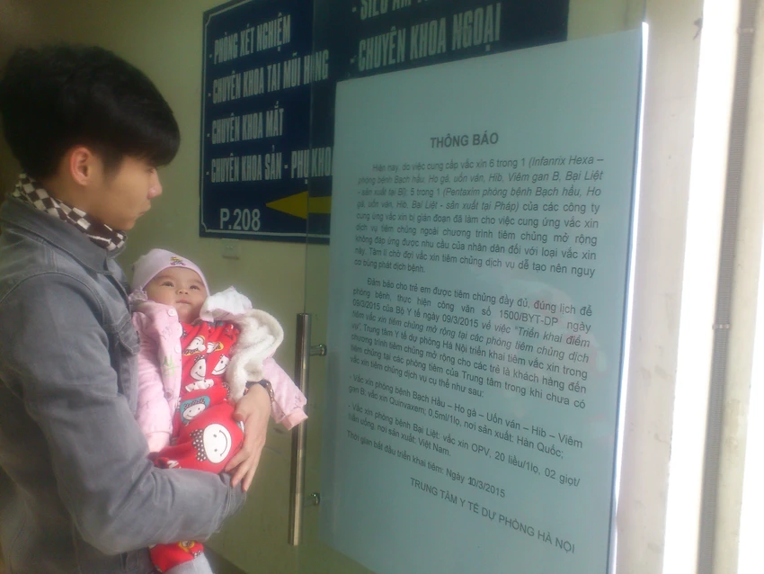 Người dân tập trung cho con tiêm vaccine miễn phí ảnh 11 Người dân tập trung cho con tiêm vaccine miễn phí ảnh 11