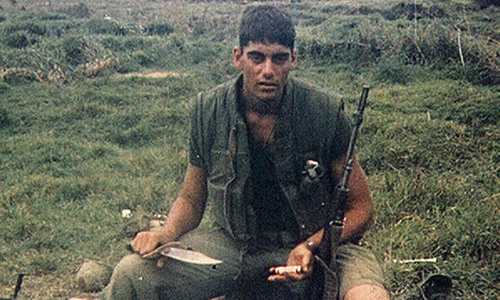 Ông Camil khi chiến đấu trong quân đội Mỹ ở chiến trường Việt Nam năm 1967. Ảnh:Huffington Post camil5-6674-1429700483.jpg