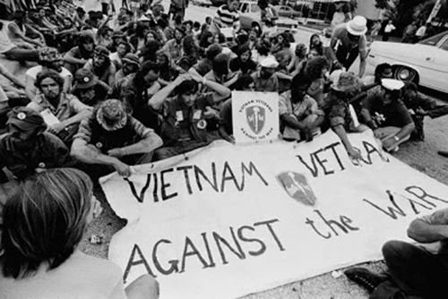Phong trào phản chiến củaHội Cựu binh Vì Hòa bình năm 1972. Ảnh:Corbis Phong trào phản chiến củaHội Cựu binh Vì Hòa bình năm 1972. Ảnh: Corbis