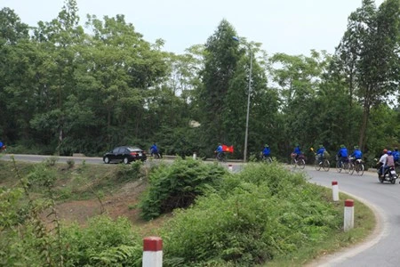 SV Thu do dap xe vuot 100 km ve Gio to Hung Vuong