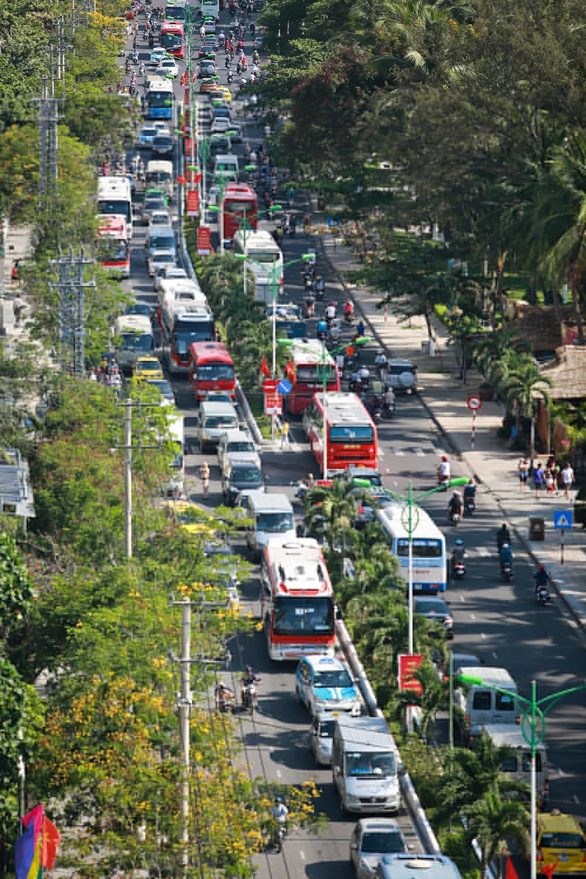 Giao thông Nha Trang ‘náo loạn’ vì du khách ảnh 1 Giao thông Nha Trang ‘náo loạn’ vì du khách ảnh 1
