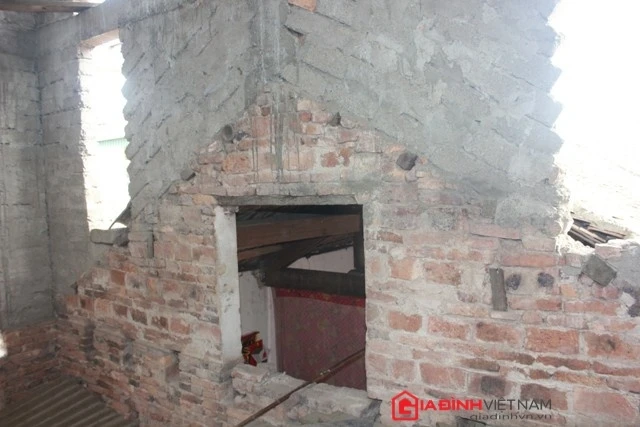 Ngôi nhà kỳ dị ở nghệ an Phần tường được xây chắp nối từ ngôi nhà cũ