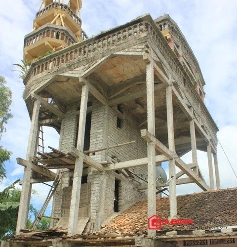 Ngôi nhà kỳ dị ở nghệ an Ông đổ cột bê tông để