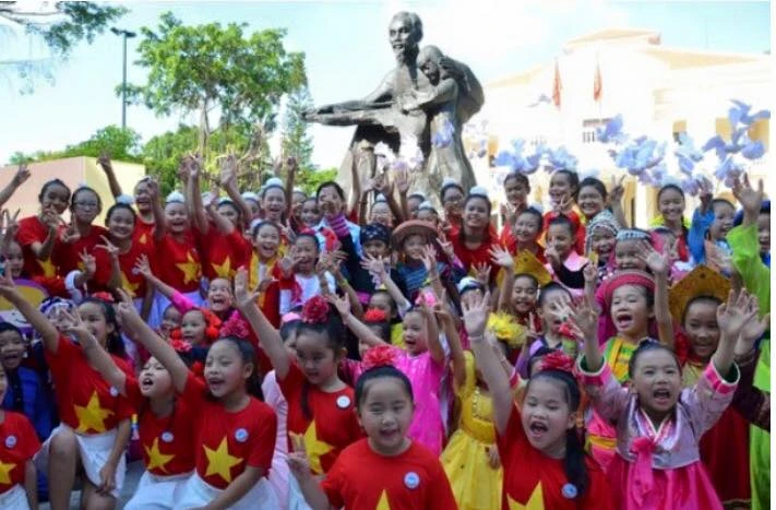 Cung thỉnh tượng “Bác Hồ với thiếu nhi” về Nhà Thiếu nhi TP.HCM ảnh 4 Cung thỉnh tượng “Bác Hồ với thiếu nhi” về Nhà Thiếu nhi TP.HCM ảnh 4