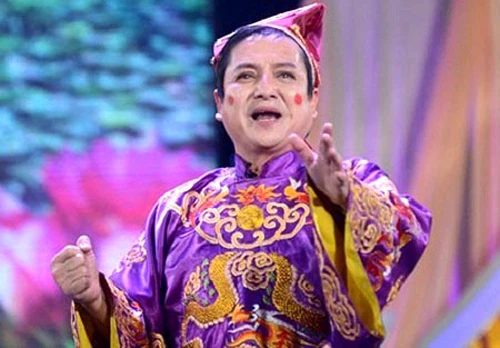 NSƯT Chí Trung được biết đến rộng rãi qua hình ảnh Táo Giao thông trong show "Gặp nhau cuối năm". 5-2a909-2016-1435121213.jpg