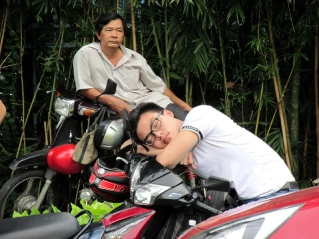 Đề thi Lý để xét Đại học thì quá khó? ảnh 4 Đề thi Lý để xét Đại học thì quá khó? ảnh 4