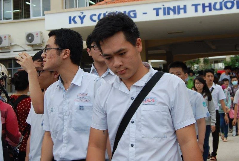 Đề thi Lý để xét Đại học thì quá khó? ảnh 2 Đề thi Lý để xét Đại học thì quá khó? ảnh 2