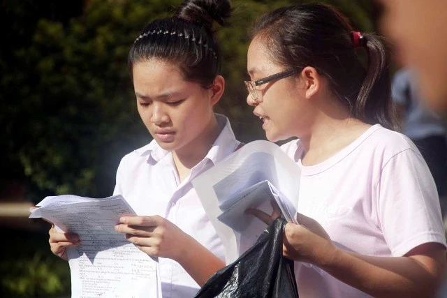Thí sinh 'méo mặt' vì đề thi Hóa quá khó ảnh 2 Thí sinh 'méo mặt' vì đề thi Hóa quá khó ảnh 2