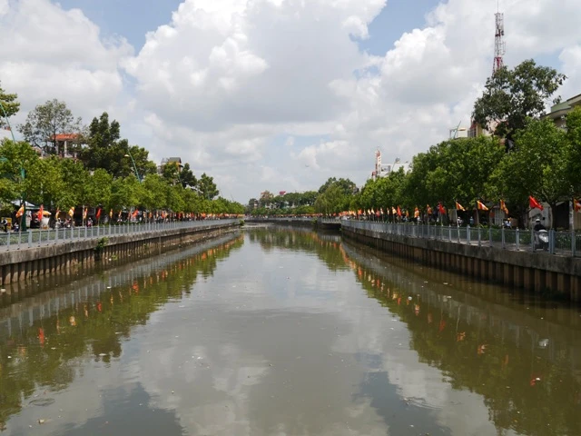 Chùm ảnh ngày đầu khai trương tuyến du ngoạn kênh Nhiêu Lộc-Thị Nghè ảnh 1 Chùm ảnh ngày đầu khai trương tuyến du ngoạn kênh Nhiêu Lộc-Thị Nghè ảnh 1