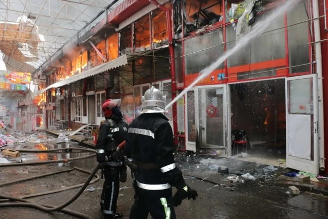 Ukraine: Cháy chợ Barabashovo có đông người Việt buôn bán ảnh 1 Ukraine: Cháy chợ Barabashovo có đông người Việt buôn bán ảnh 1