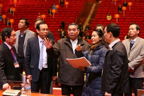 Kiểm tra hội trường chính, nơi diễn ra đại hội. Ảnh: VGP/Nguyên Linh