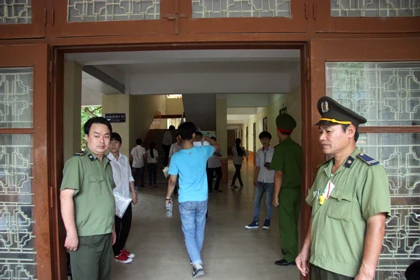 Gần 900.000 thí sinh bước vào môn thi đầu tiên ảnh 10 Gần 900.000 thí sinh bước vào môn thi đầu tiên ảnh 10