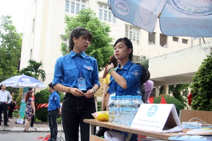 Gần 900.000 thí sinh bước vào môn thi đầu tiên ảnh 8 Gần 900.000 thí sinh bước vào môn thi đầu tiên ảnh 8