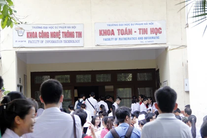 Gần 900.000 thí sinh bước vào môn thi đầu tiên ảnh 9 Gần 900.000 thí sinh bước vào môn thi đầu tiên ảnh 9