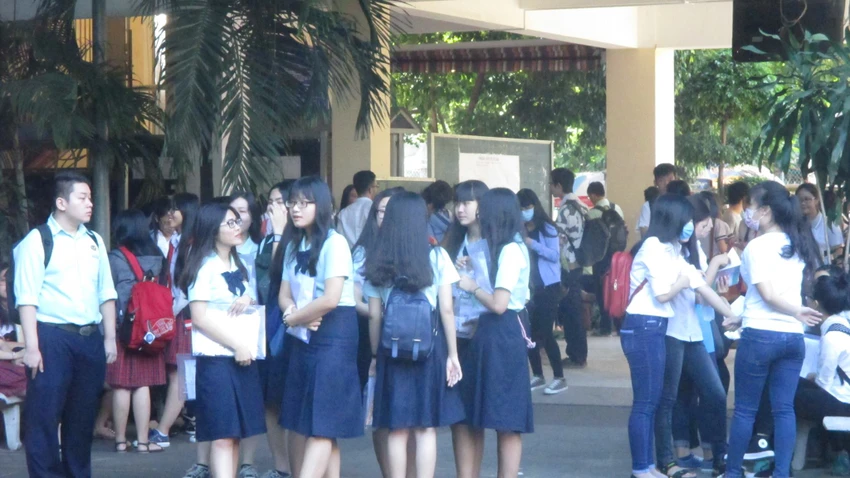 Gần 900.000 thí sinh bước vào môn thi đầu tiên ảnh 2 Gần 900.000 thí sinh bước vào môn thi đầu tiên ảnh 2