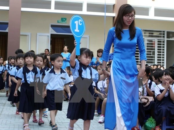 Bộ Giáo dục “đăng đàn” giải đáp các vấn đề nóng đầu năm học mới ảnh 2
