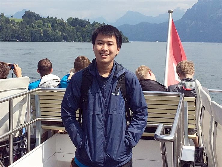 “Cậu bé vàng” Vật lí trường chuyên mang tên Đại tướng ảnh 1 “Cậu bé vàng” Vật lí trường chuyên mang tên Đại tướng ảnh 1