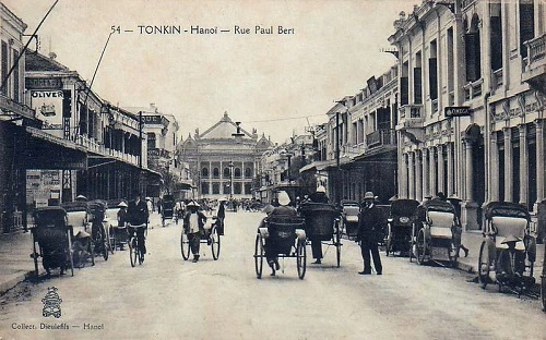 Một bức ảnh cổ về phố Tràng Tiền, Hà Nội của Rue Paul Bert. bai-hoc-tu-cuoc-tham-sat-chuot-o-ha-noi-dau-the-ky-20