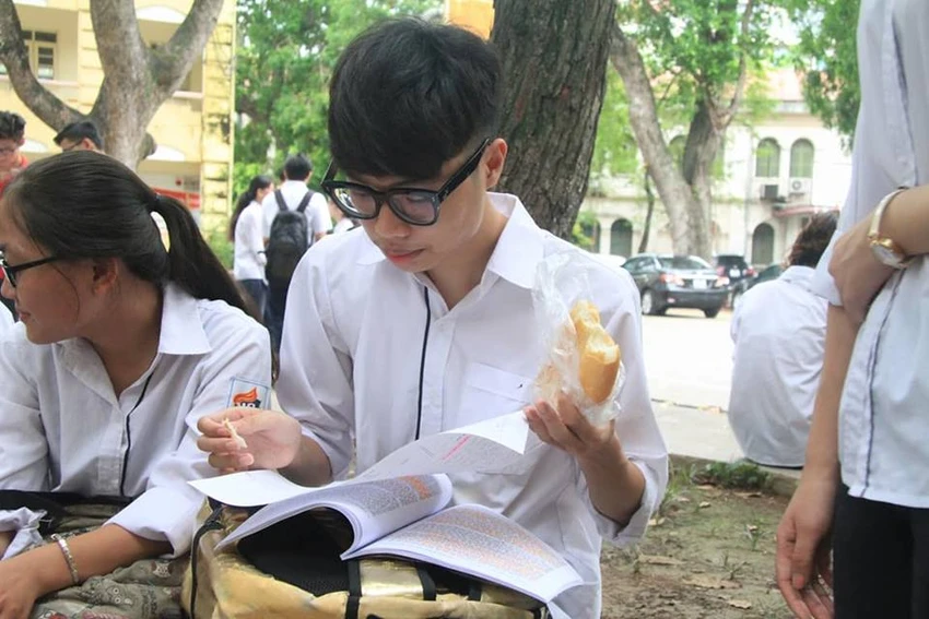 Hơn 860.000 thí sinh bắt đầu môn thi đầu tiên ảnh 11 Hơn 860.000 thí sinh bắt đầu môn thi đầu tiên ảnh 11
