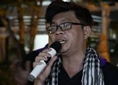 Đội tình nguyện SV07- Đi hát dạo để làm thiện nguyện