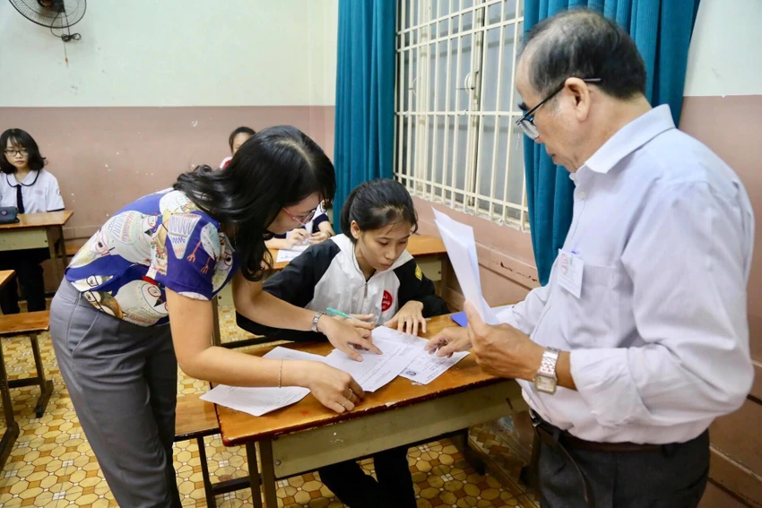 887.000 thí sinh hồi hộp làm thủ tục dự thi THPT quốc gia ảnh 15 887.000 thí sinh hồi hộp làm thủ tục dự thi THPT quốc gia ảnh 15
