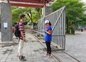 Thí sinh bất ngờ vì bị kiểm tra... nhãn dán chai nước suối