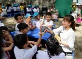 1,3 tỉ đồng trang bị cho 14 thư viện vùng sâu