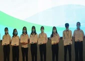 Trao gần 1,8 tỷ đồng cho HS-SV vượt khó từ đại dịch COVID-19