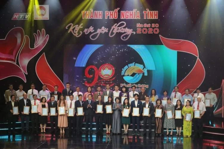 Hơn 56 tỷ đồng đóng góp quỹ 'Vì người nghèo' của TP.HCM ảnh 2 Hơn 56 tỷ đồng đóng góp quỹ 'Vì người nghèo' của TP.HCM ảnh 2